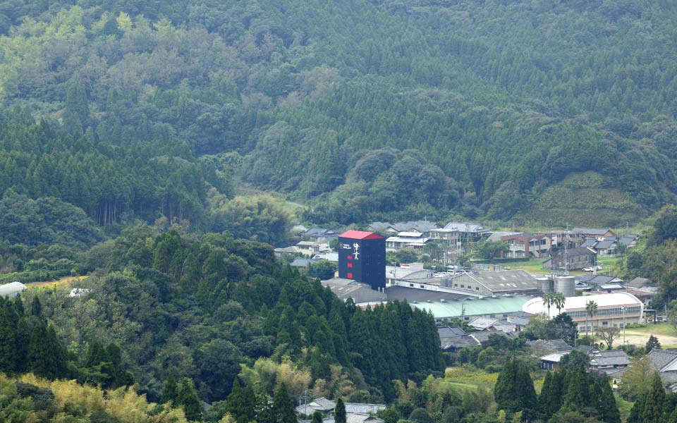 マルス津貫蒸溜所の遠景写真